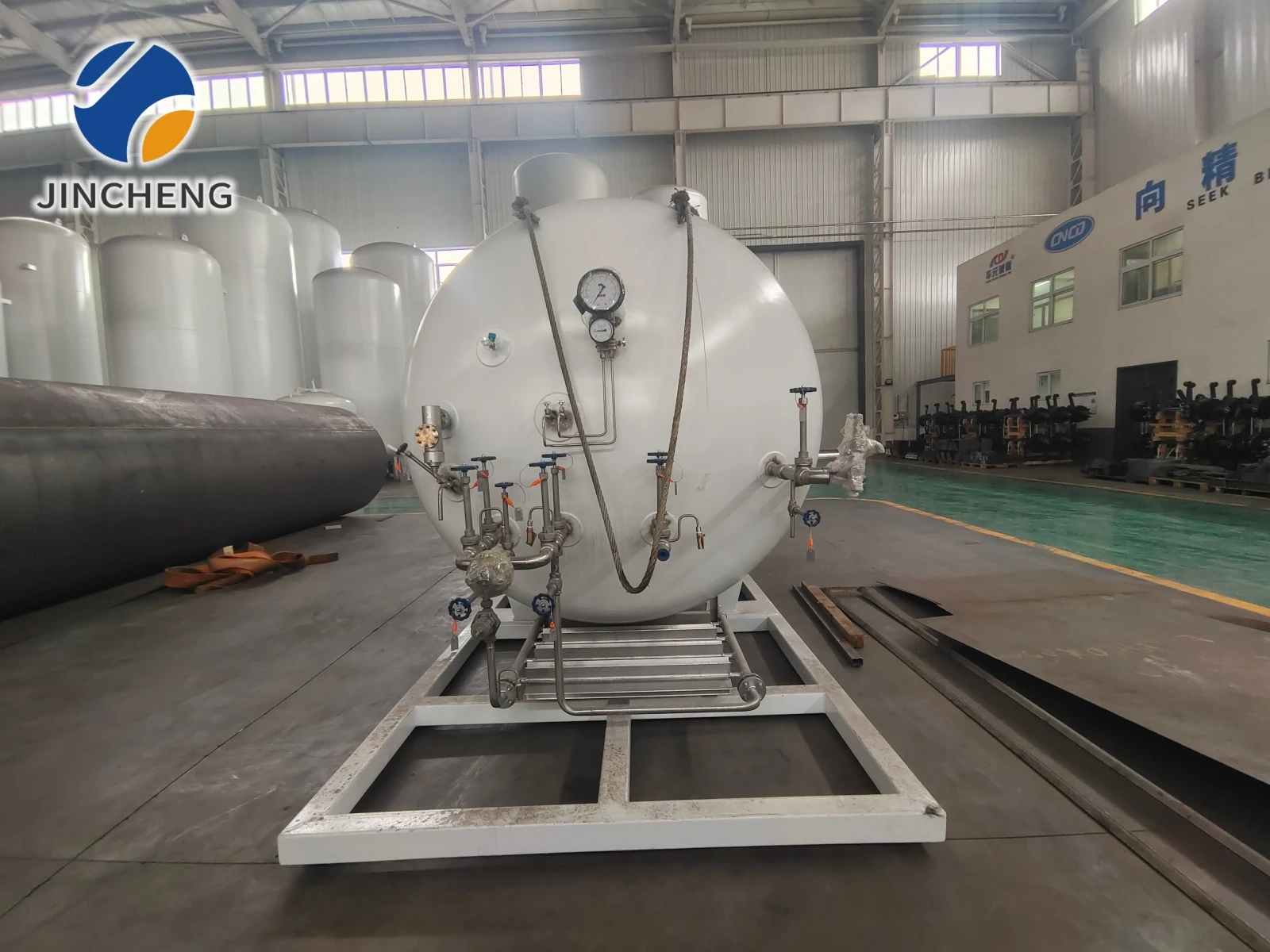 cryogenic tank 160